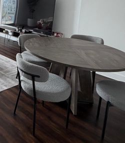 Table + 4 Chair Set
