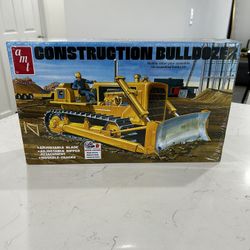 Model Construction Bulldozer Kit AMT 1086  368 pcs 1/25 