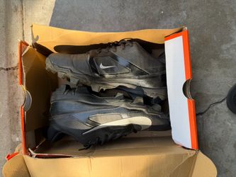 Men’s Size 10 Nike football cleats