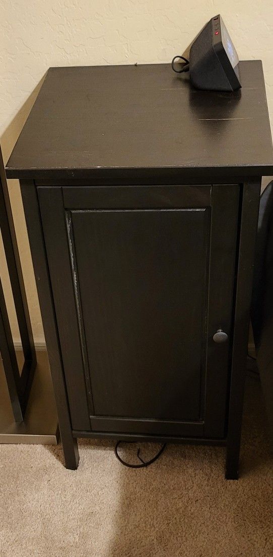 2 Night Stands