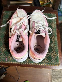 Nike Air Max Pink Low-Top Sneakers