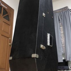 Coffin Case 3 Guitar Vault Road Case - Rare Like New