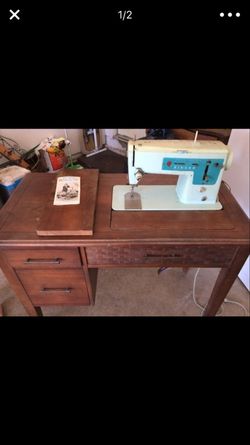 Sewing table with sewing machine