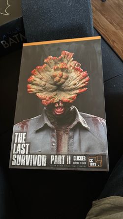 The last of us statue