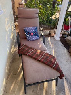 LOUNGE CHAIRS
