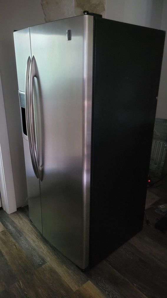 GE Refrigerator Fridge