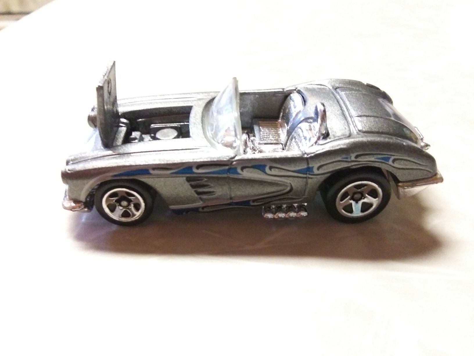 1994 Hot Wheels silver Corvette convertible 58