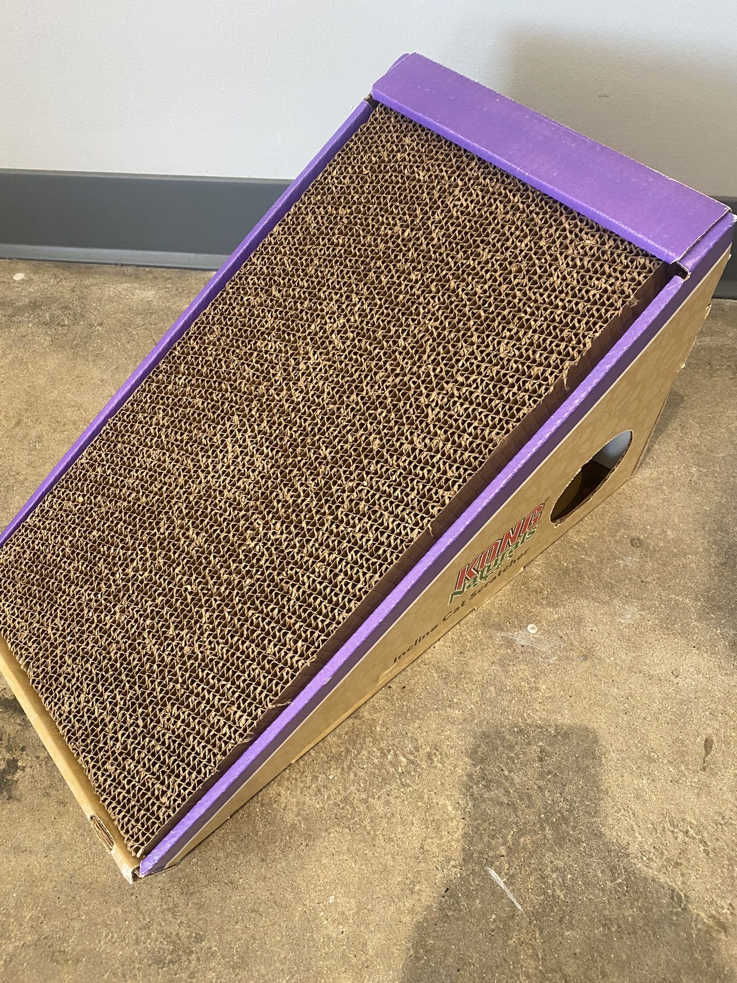 CAT SCRATCHER 