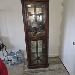 CORNER GABINET WITH GLASS SHELFS