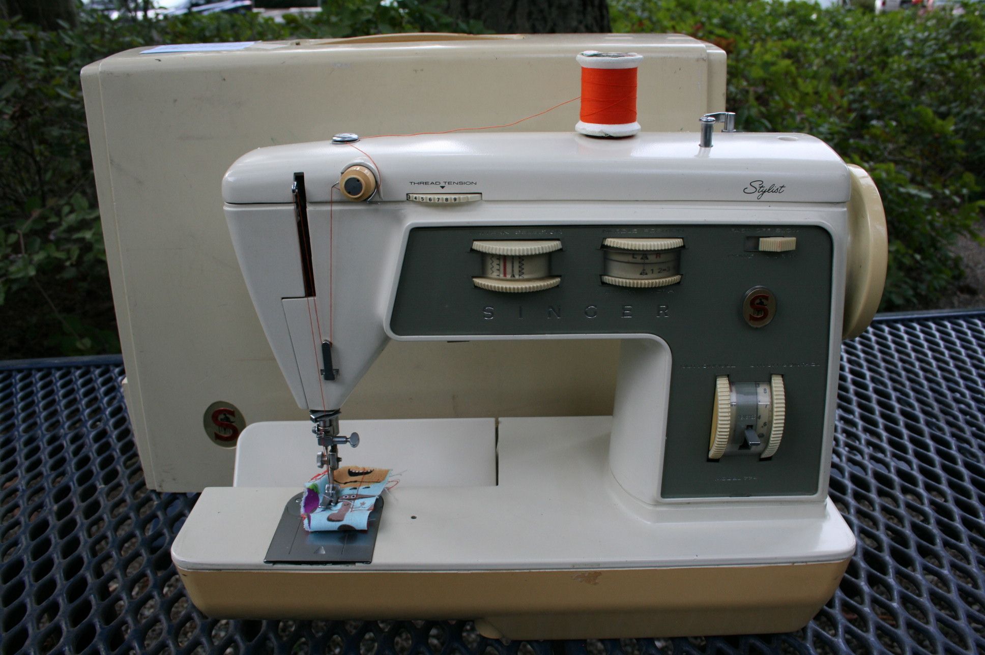 Singer Stylist free arm sewing machine 774 SERVICED for Sale in Olympia