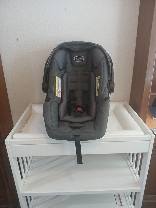 Evenflo Pivot Travel System