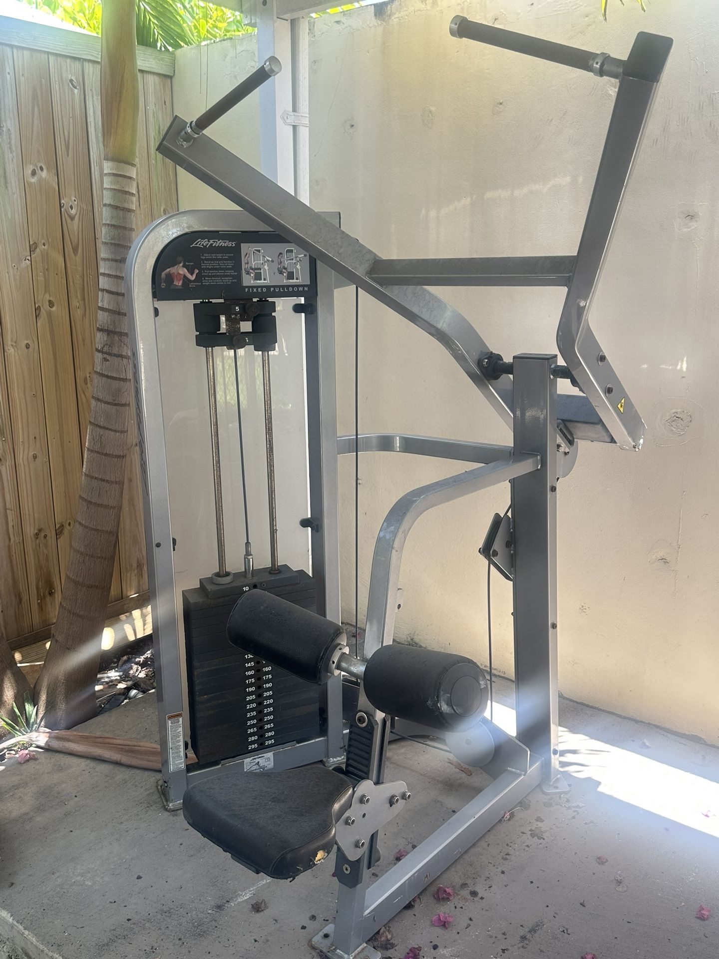 Gym Equipment - Life Fitness Back Machine ( Máquina De Espalda )