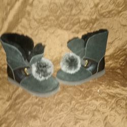 Ugg Lady's Boots Size 4 1/2 Still Has Original Tag On Sole