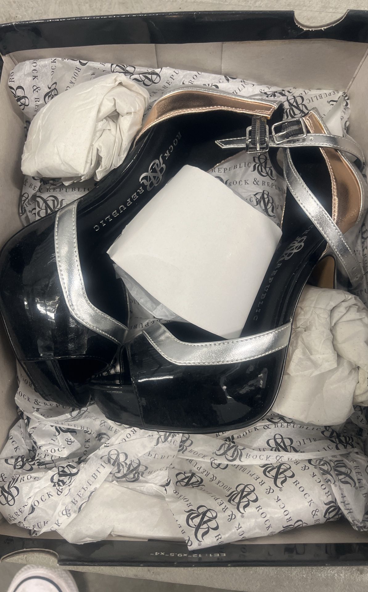 Women’s high heel size 6, and black