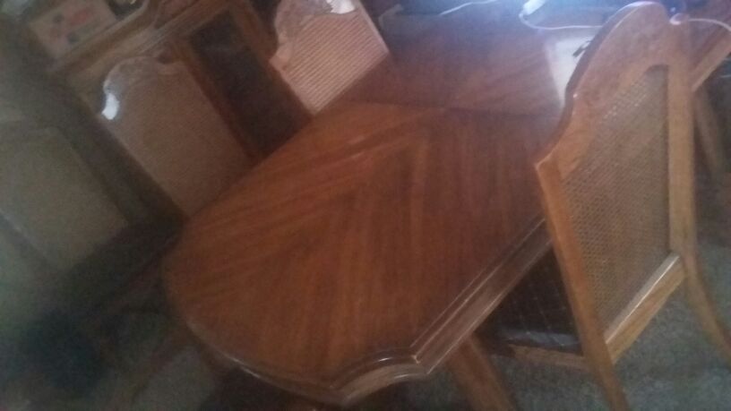 8 seat dining room table with extenders.