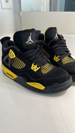 Air Jordan 4 Thunder Black Yellow Sneakers