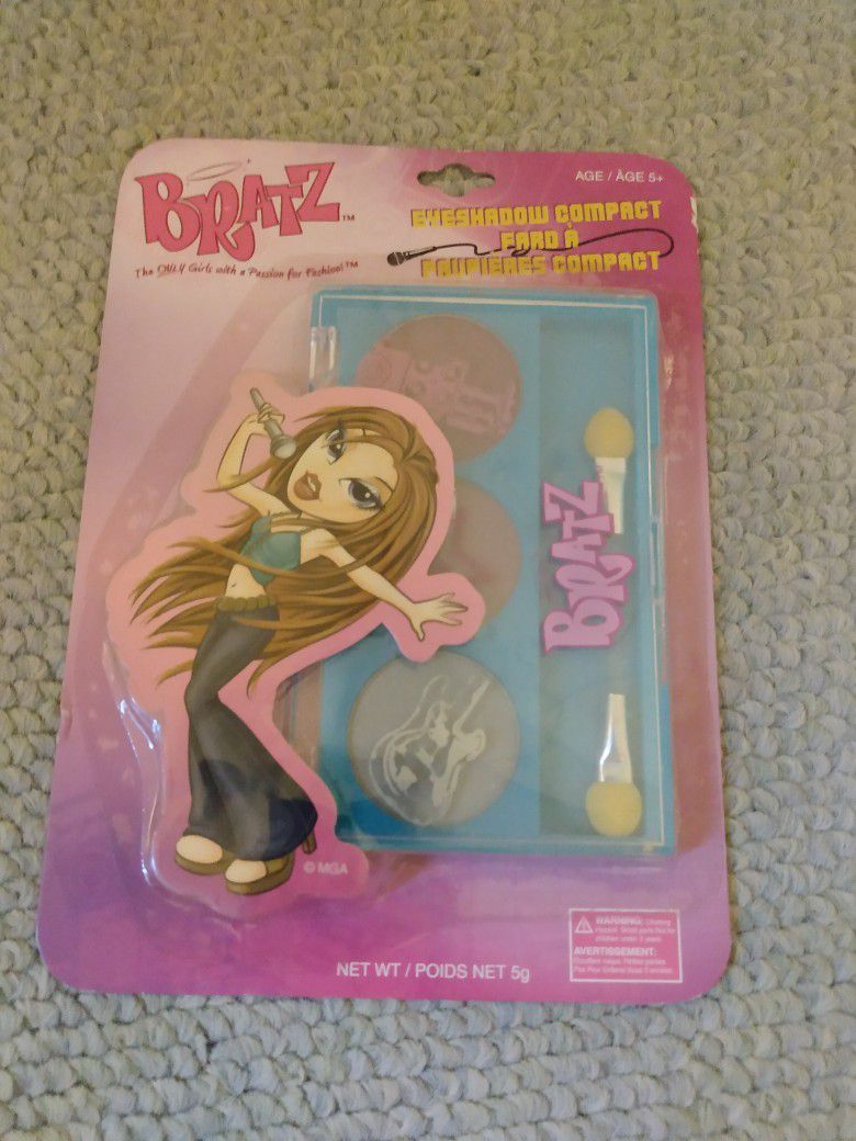 BRAND NEW IN PACKAGE FUN BRATZ EYESHADOW COMPACT PALETTE  AGES 5+