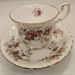 Royal Albert Lavender Rose Teacup and Saucer Bone China England Gold Trim
