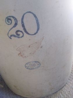 A 20 gallon Redwing crock