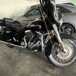 2013 Harley Davidson Street Glide 103  Key locks for Helmet/Saddlebag/TourPack/Rotor lock.  34xxx miles, still riding meanwhile. Clean Title in Handn 