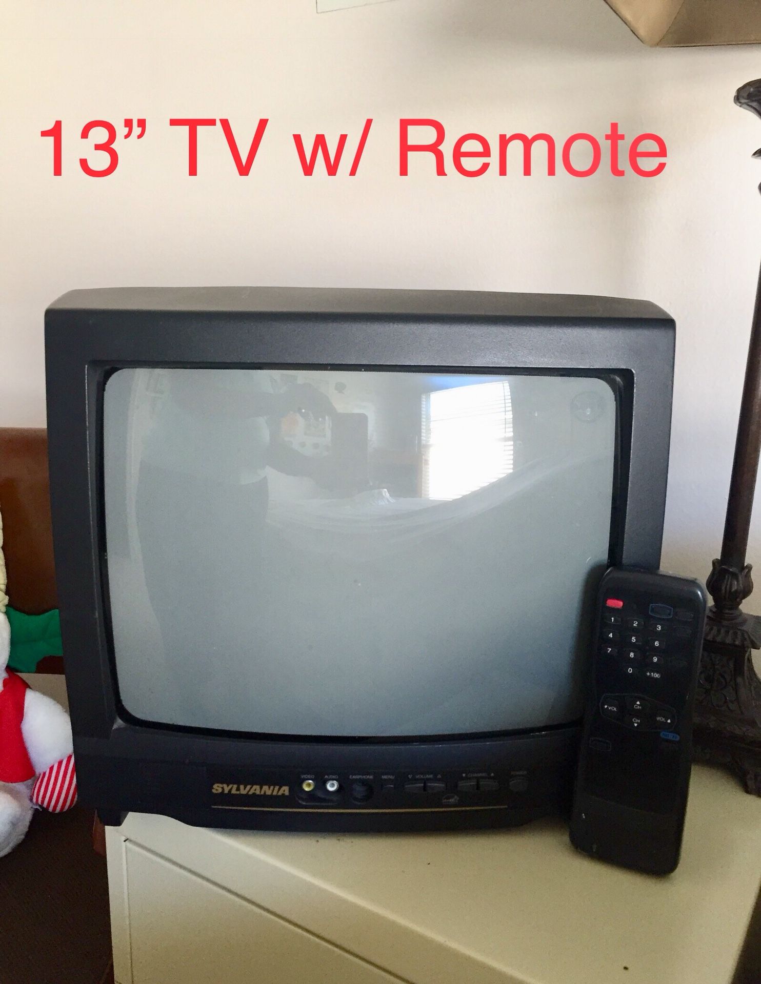 13” CRT COLOR TV W/REMOTE, Sylvania