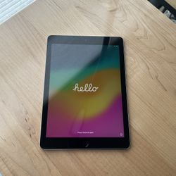 iPad 6th Generation - 32GB - Great Condition - 140$
