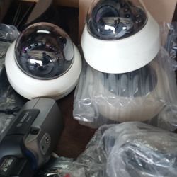 2 Dome Surveillance Cameras Samsung 