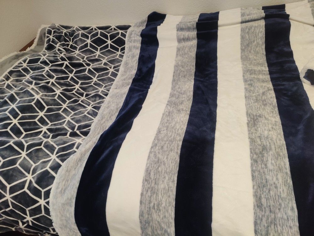 2 Super Soft Blankets - The Ultimate Comfort 