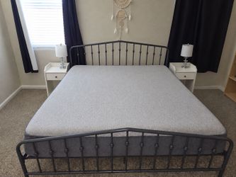 King bedframe