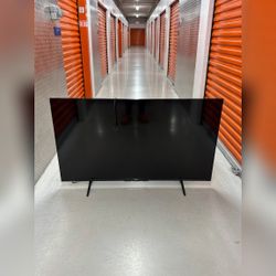 Hisense 55 Inch 4K UHD QLED TV, with Remote and Stand - Like New - Pompano Beach, FL