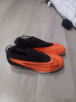 Nike Phantom Soccer Cleats Size 11 – Brand New Never Worn – Red/Black