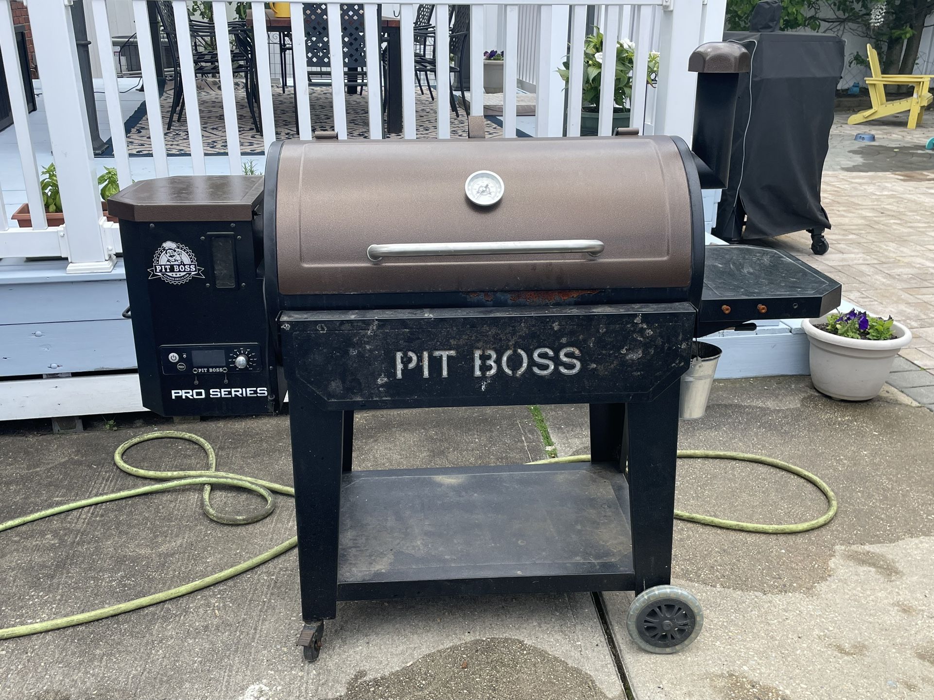 🔥 For Sale: Pit Boss Pellet Smoker – Gently Used & Ready to Grill! 🔥