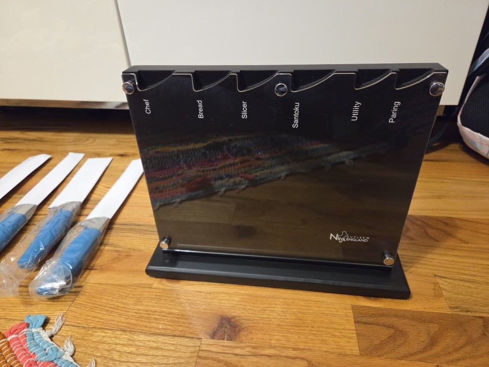 BRAND NEW Knife Set