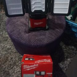 Milwaukee Portable LED Light 