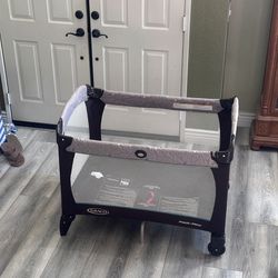 Graco Pack ‘n Play Portable Playard / Travel Crib – Folds w/ Carry Bag