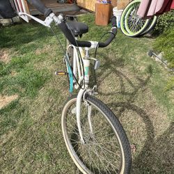 White mens Cruise 5 Bike