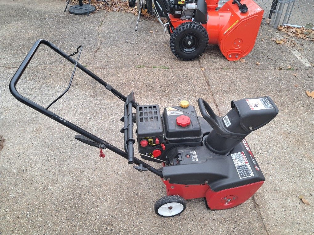 MTD Snowblower 4-cycle, electric start
