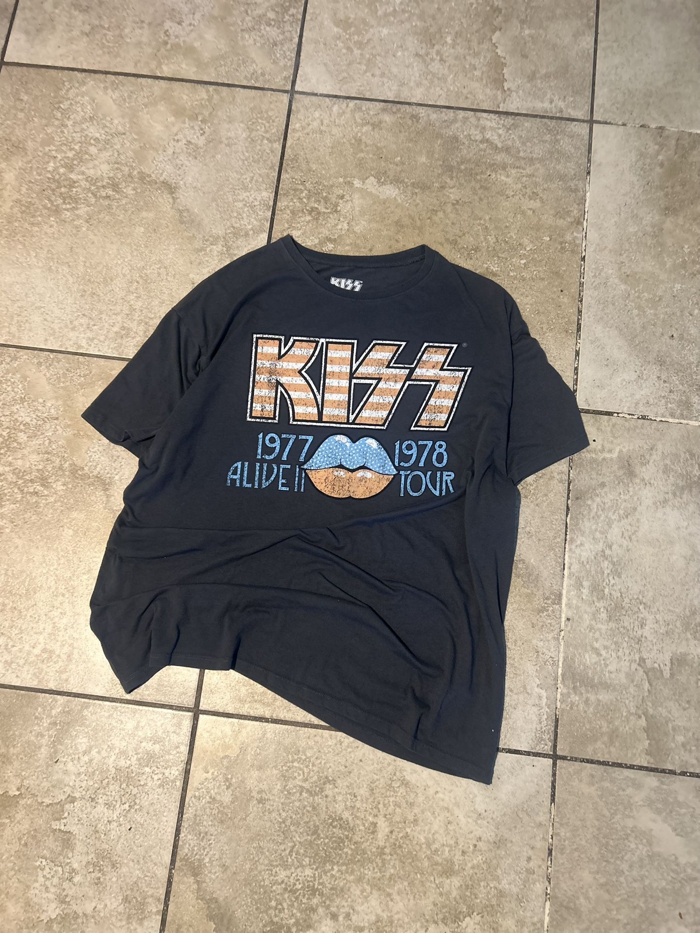 kiss Tee shirt