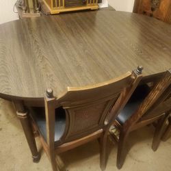 Sturdy Table WÌTH Chairs