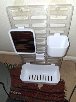Adjustable shower caddy