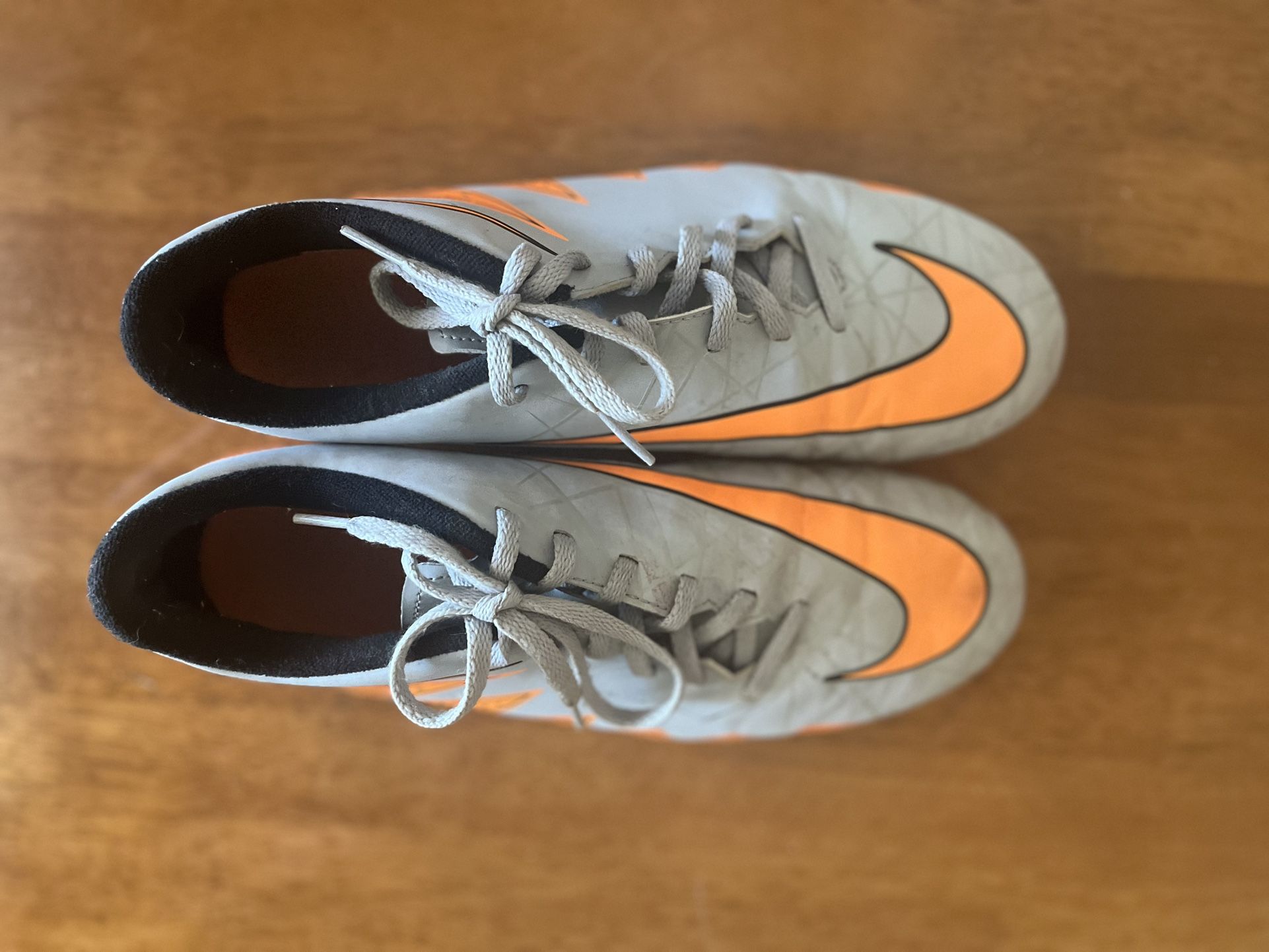 Hypervenom gris con naranja sale