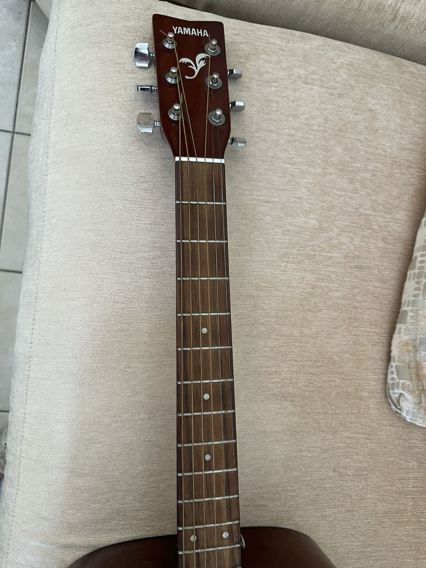 Guitar Yamaha Acoustic