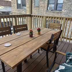 Wayfair outdoor Table (Great Condition) 