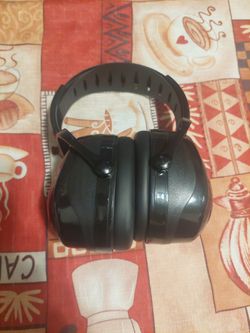Champs Noise Canceling Headphones