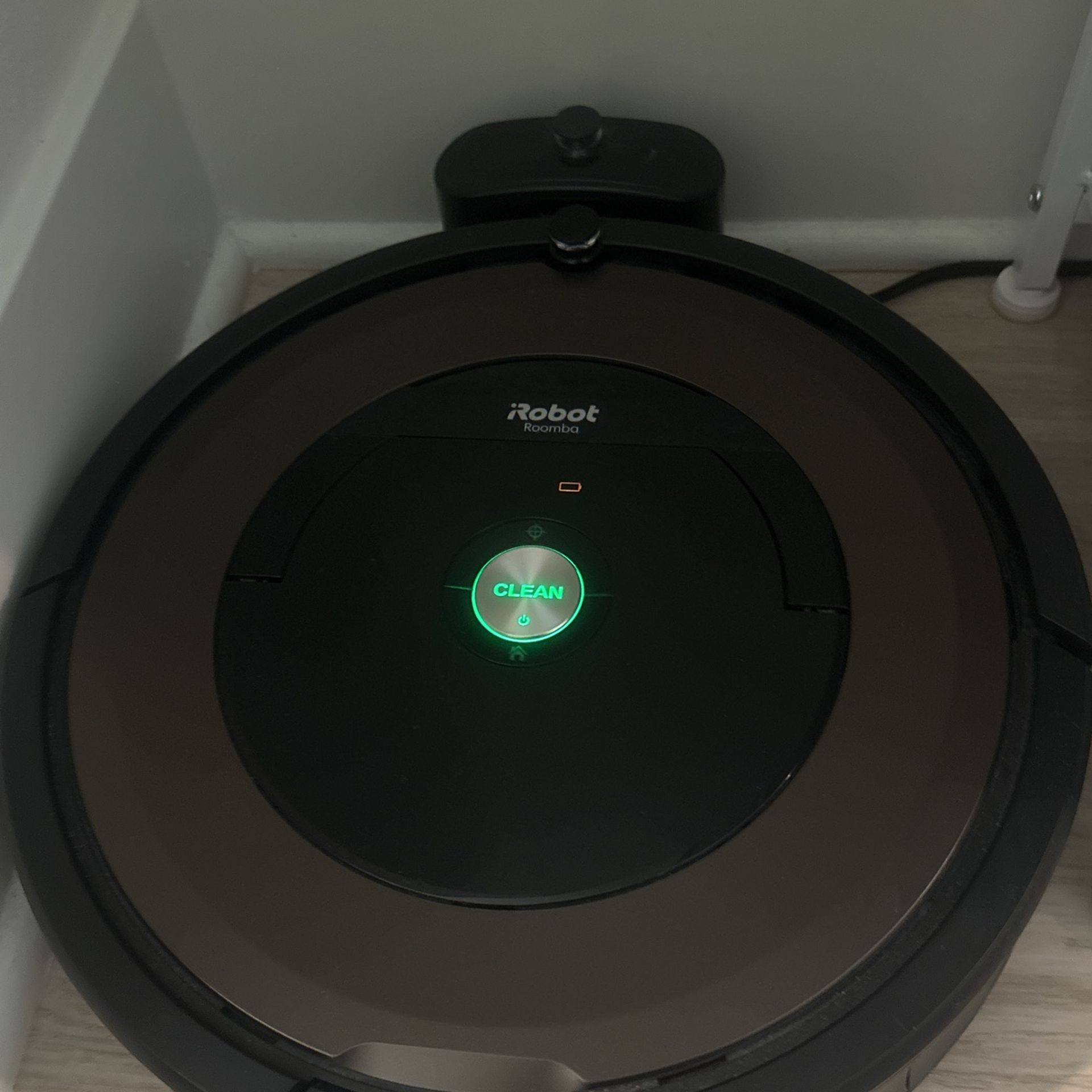 iRobot Roomba 890 Robot Vacuum- Wi-Fi Connected, Works with Alexa, Ideal for Pet Hair, Carpets, Hard Floors