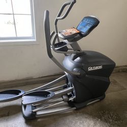 Octane Fitness Q37E Cross Trainer Elliptical - Retails $4000