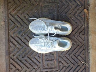 adidas Yeezy Boost 350 V2 Cloud White Size US 8.5 Mens FW5317