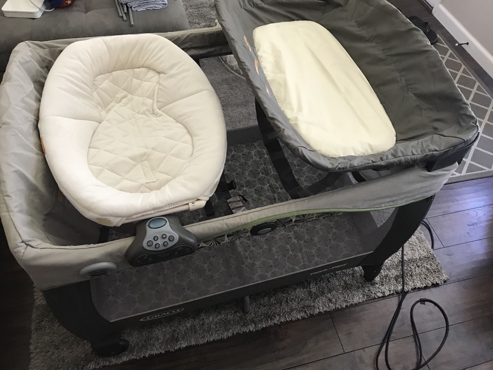 Pack N play with newborn napper and changing table