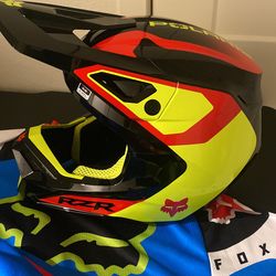 Casco Fox colores vibrantes