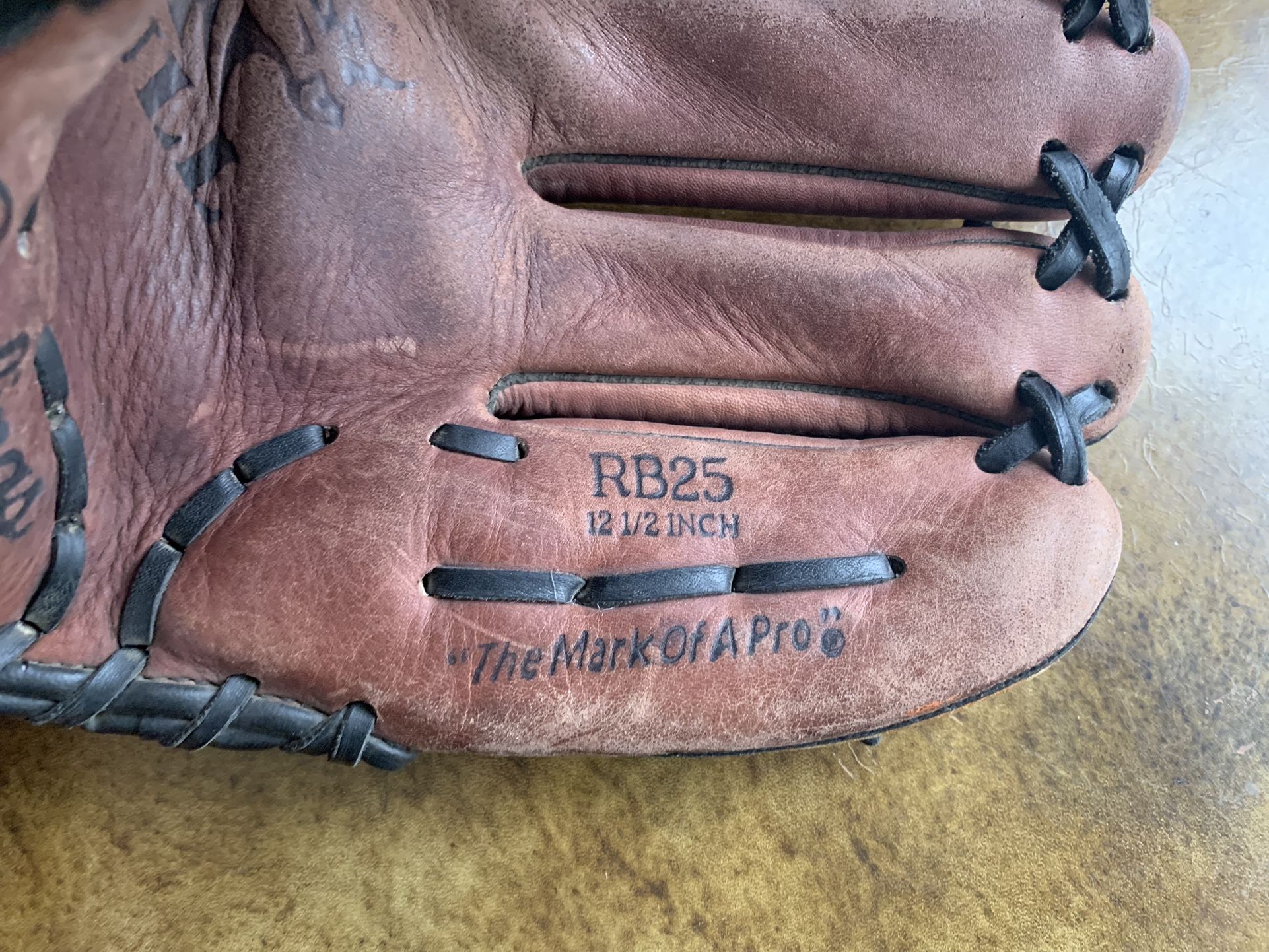 Rawlings RB25 Bull Series 12.5” Baseball Glove RHT